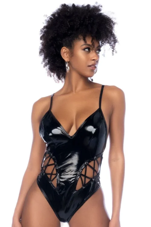 body vinyle noir brillant œillets lacés décolleté profond dos nu string bretelles réglables fermeture entrejambe extensible souple maintien sexy audacieux