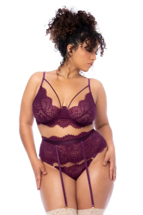 ensemble grande taille dentelle bordeaux soutien gorge armatures porte jarretelles string cils délicate maintien optimal bretelles réglables matières extensibles séduisant