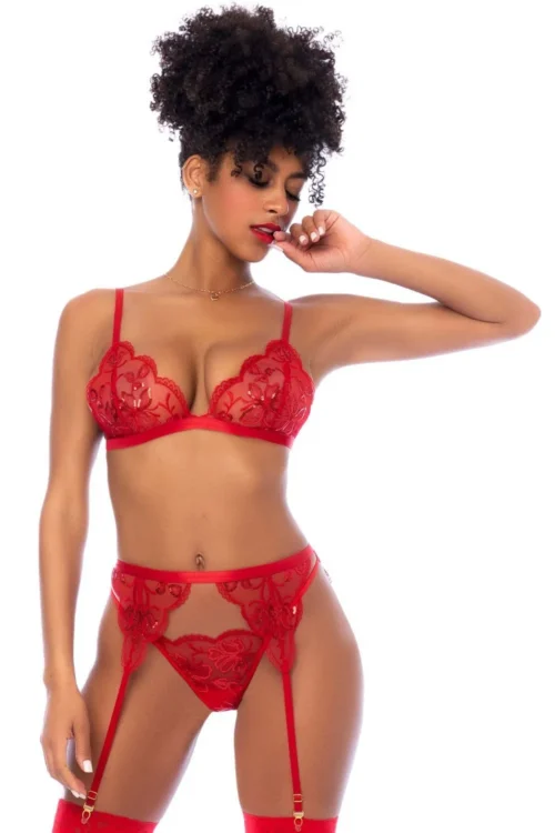 ensemble lingerie rouge brodée paillettes florale trois pièces luxe dentelle maille soutien gorge porte jarretelles string réglables