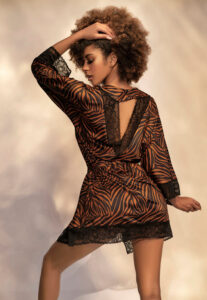 Robe Déshabillé Imprimé Animal Sexy avec Dentelle – PetitDéjeuner au Lit – Image 2