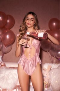 Yours Truly Sweet Dentelle Romper – Combishort Satiné Dos Dentelle Romantique – Image 3