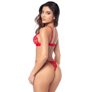 Ensemble lingerie rouge crochet vue de dos, soutien-gorge ajustable, string fin, détails floraux délicats