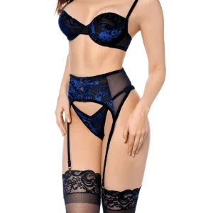 Ensemble lingerie velours bleu et noir, vue de face, porte-jarretelles, bas résille dentelle noire.