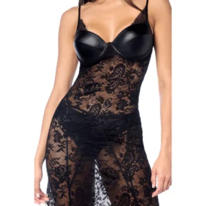 Robe longue noire vue de face, dentelle florale transparente, bonnets effet cuir, fines bretelles réglables.