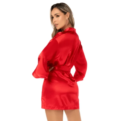 Peignoir satiné rouge vue de dos, manches larges, ceinture nouée à la taille, tissu brillant et fluide